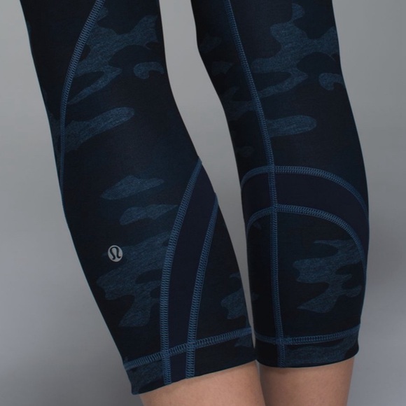 Lululemon Run: Inspire Crop II *All Full-On Luxtreme blue camo 4 - Picture 5 of 8